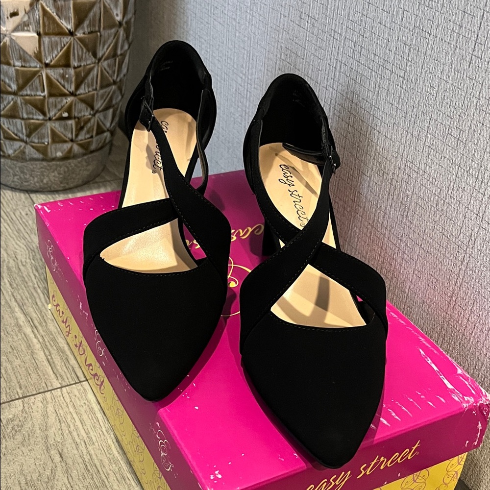 EASY STREET Black Heels - Pumps - Criscross - Lamby Soft - Extra Wide Width
